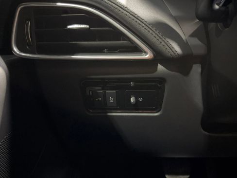 Used 2020 Jaguar F-PACE Prestige image 31