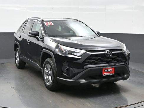 Used 2025 Toyota RAV4 XLE AWD/4WD image 8