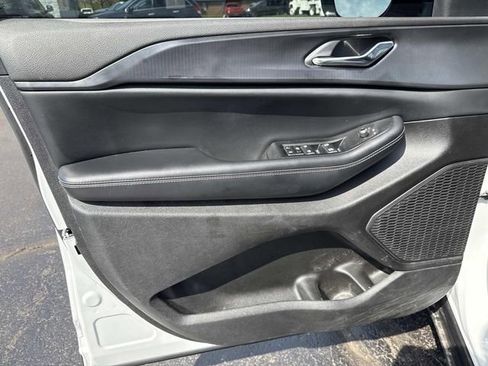 Used 2024 Jeep Grand Cherokee Altitude image 10