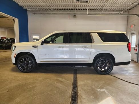 Used 2025 GMC Yukon XL Denali w/ Advanced Technology Package image 1