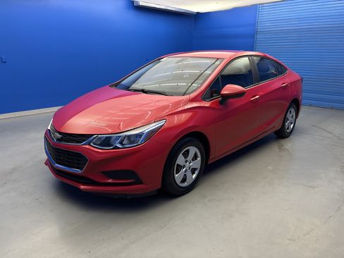 Used 2018 Chevrolet Cruze LS FWD image 4