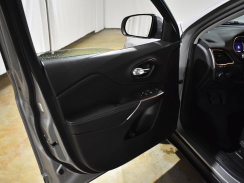 Used 2021 Jeep Cherokee Latitude image 13