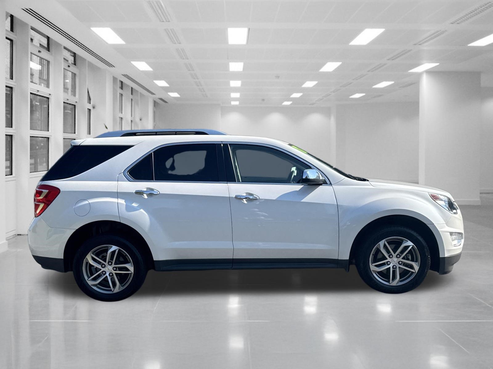Used 2017 Chevrolet Equinox Premier w/ Enhanced Convenience Package FWD image 4