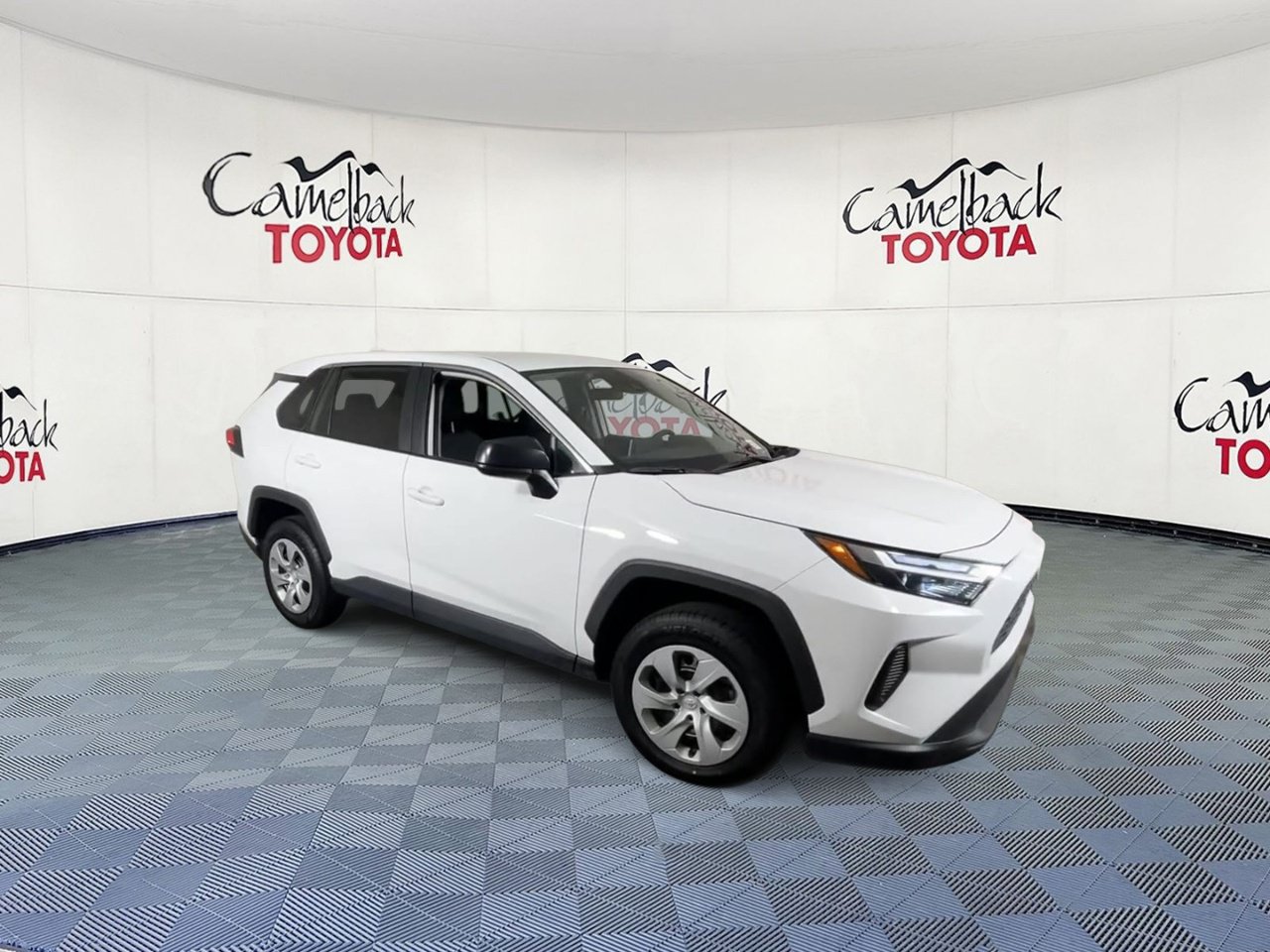 Used 2025 Toyota RAV4 LE AWD/4WD image 2