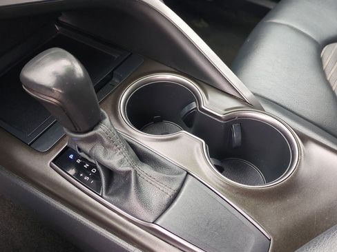 Used 2021 Toyota Camry SE image 18