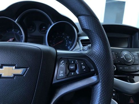 Used 2013 Chevrolet Cruze LS FWD image 25