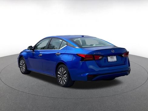 Used 2025 Nissan Altima 2.5 SV image 10