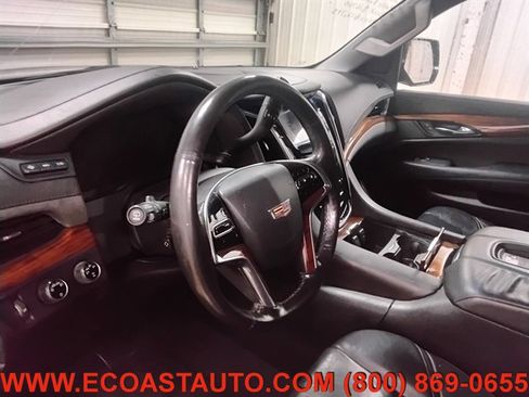 Used 2015 Cadillac Escalade ESV Luxury image 11