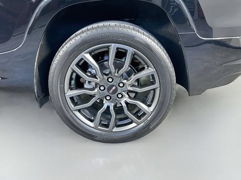 Used 2024 GMC Terrain Denali w/ Black Diamond Edition AWD/4WD image 33