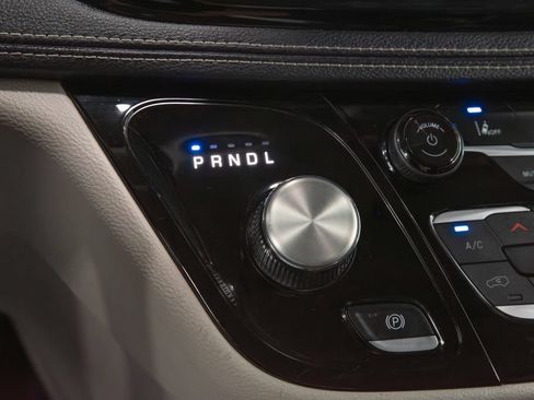 Used 2024 Chrysler Pacifica Limited FWD image 29