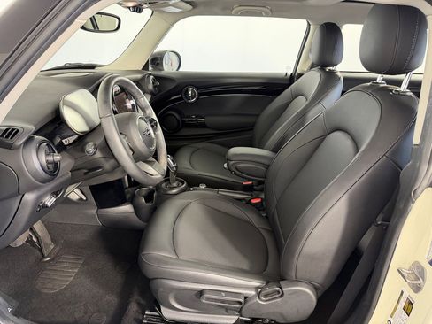 Used 2023 MINI Cooper 2-Door Hardtop image 5