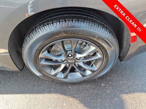 Certified 2020 Chrysler Pacifica Touring-L image 7