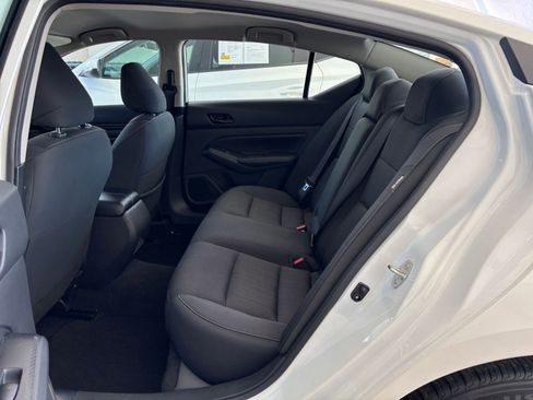 Used 2025 Nissan Altima 2.5 SV FWD image 25
