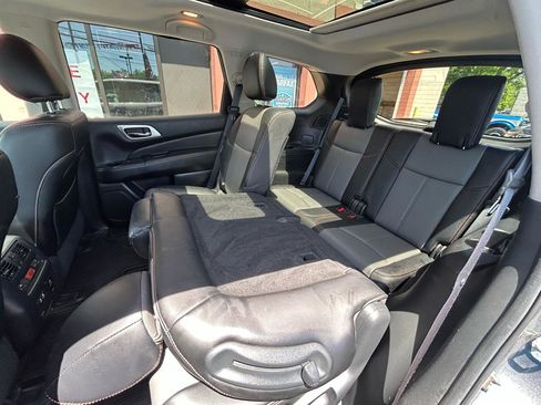 Used 2020 Nissan Pathfinder SL AWD/4WD image 19