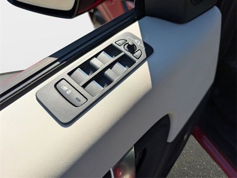 Used 2024 Land Rover Discovery Sport S image 19