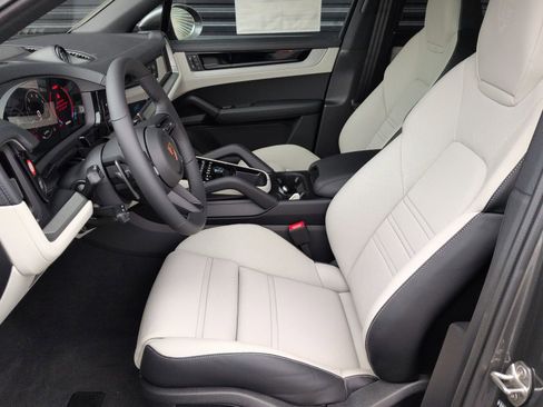 New 2026 Porsche Cayenne image 5
