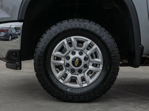 Used 2025 Chevrolet Silverado 2500 LT w/ Convenience Package image 11