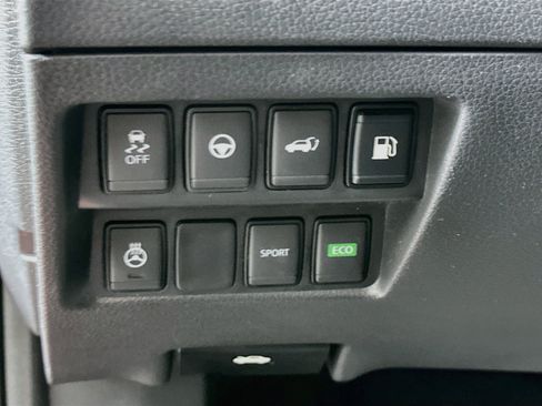Used 2019 Nissan Rogue SV w/ Premium Package FWD image 17