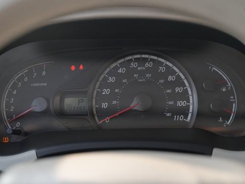 Used 2011 Toyota Sienna image 36