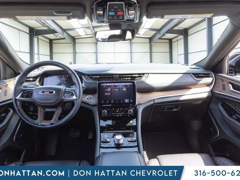 Used 2022 Jeep Grand Cherokee Summit AWD/4WD image 4
