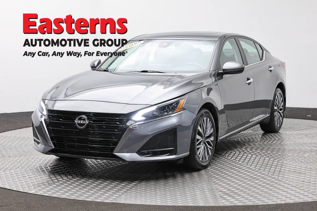 Used 2023 Nissan Altima 2.5 SV w/ SV Premium Package AWD/4WD image 1