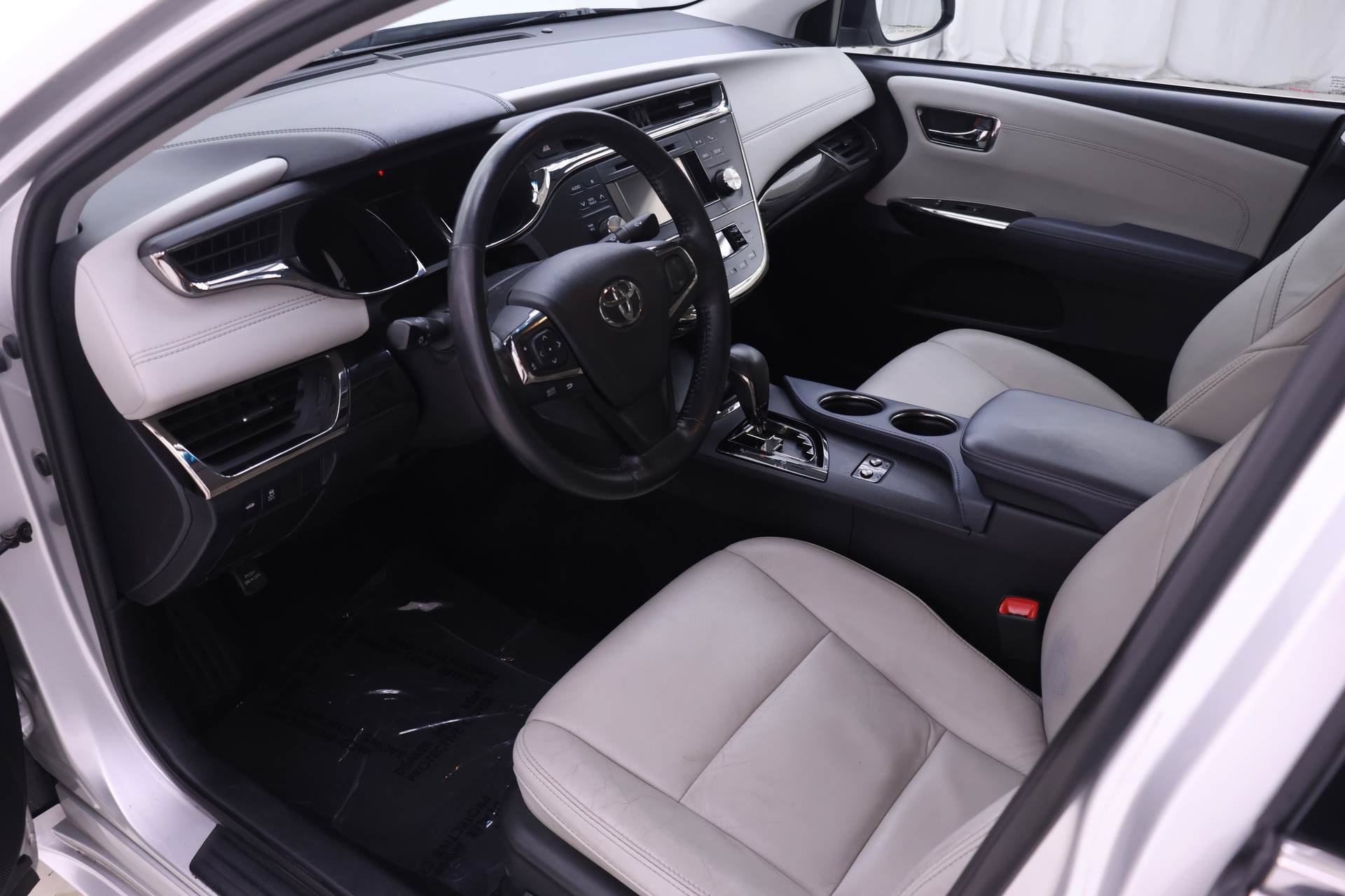 Used 2014 Toyota Avalon XLE FWD image 3