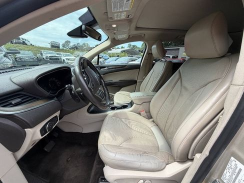 Used 2017 Lincoln MKC Reserve FWD image 11