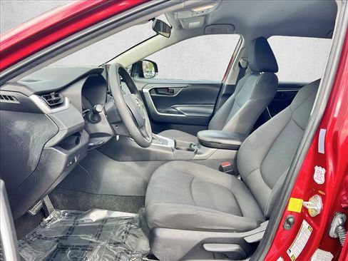 Certified 2021 Toyota RAV4 LE image 10