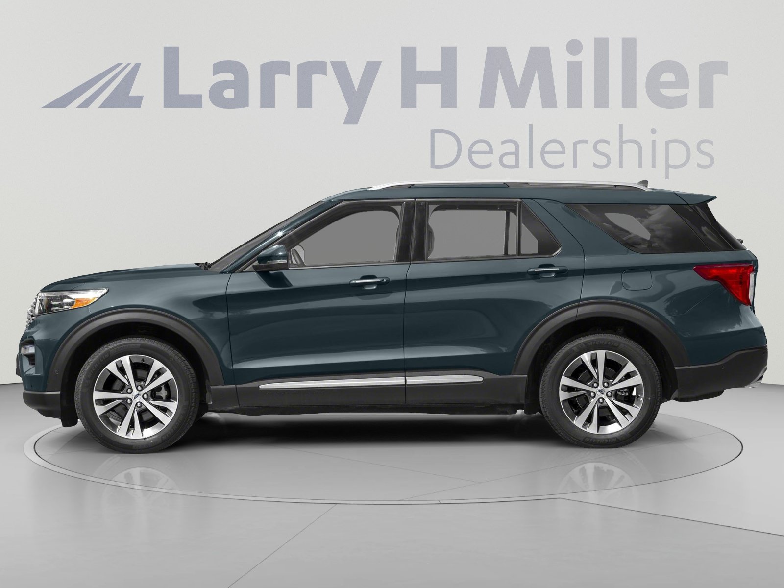 Used 2020 Ford Explorer Platinum w/ Premium Technology Package AWD/4WD image 3