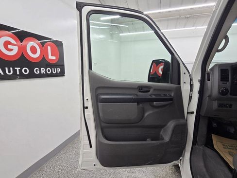 Used 2017 Nissan NV 2500 SV w/ Technology Package RWD image 21