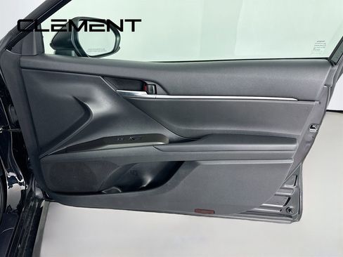 Used 2022 Toyota Camry LE image 33