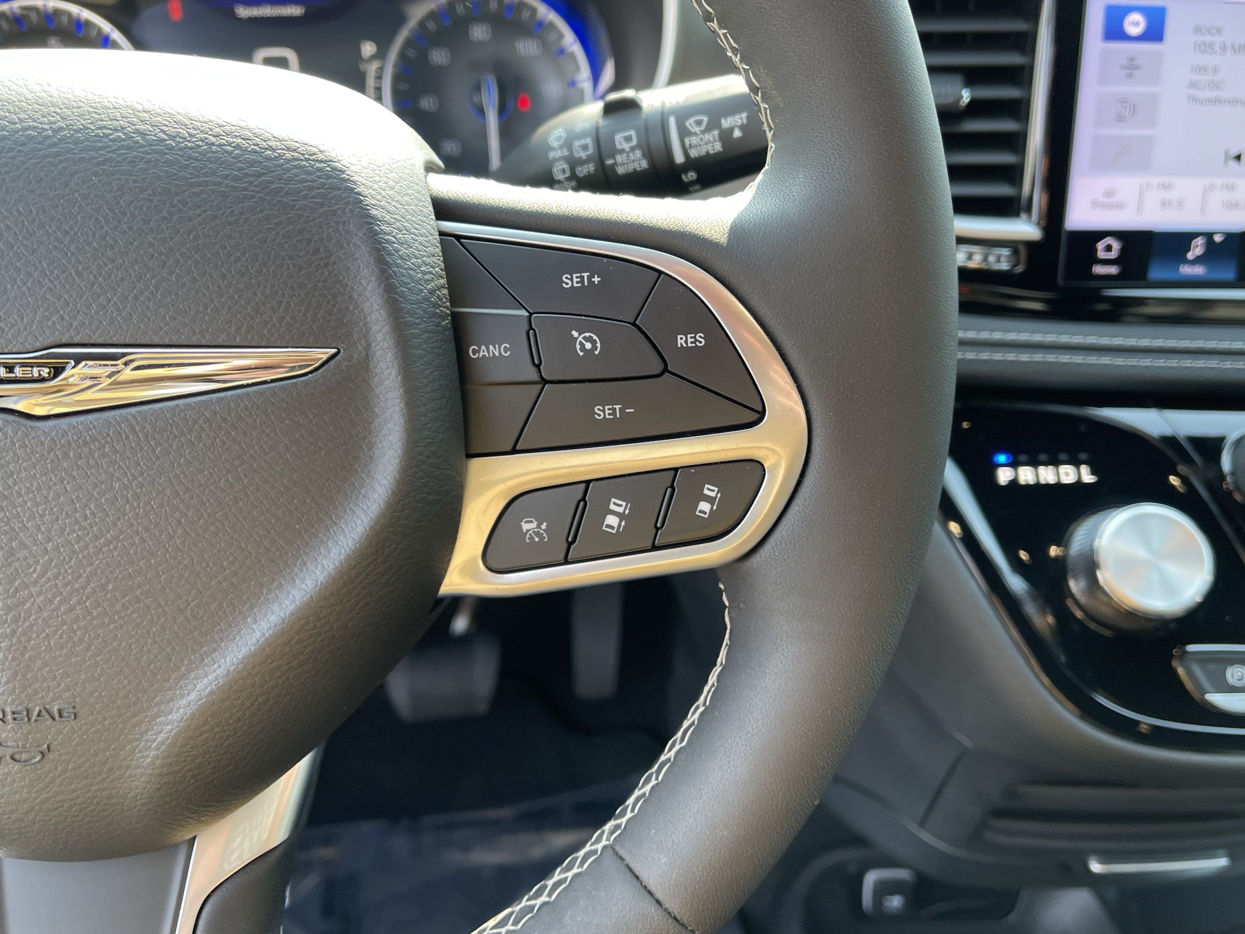 Used 2025 Chrysler Pacifica Select AWD/4WD image 22