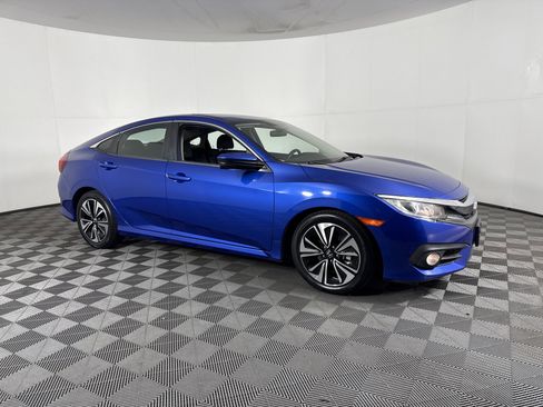 Used 2017 Honda Civic EX-T image 2