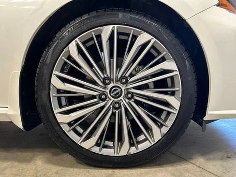 Used 2024 Nissan Altima 2.5 SL FWD image 11