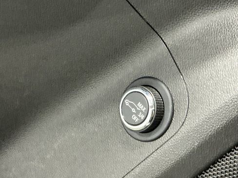 Used 2023 GMC Acadia AT4 w/ Technology Package image 22