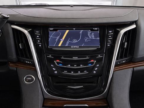 Used 2019 Cadillac Escalade Luxury w/ Escalade Sport Edition AWD/4WD image 13