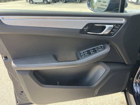 Used 2023 Porsche Macan Turbo AWD/4WD image 10