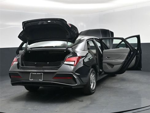 New 2026 Hyundai Elantra SE image 19