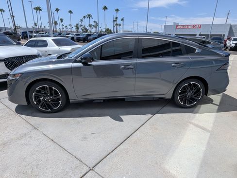 New 2026 Nissan Sentra SR w/ Floor Mat Package FWD image 4