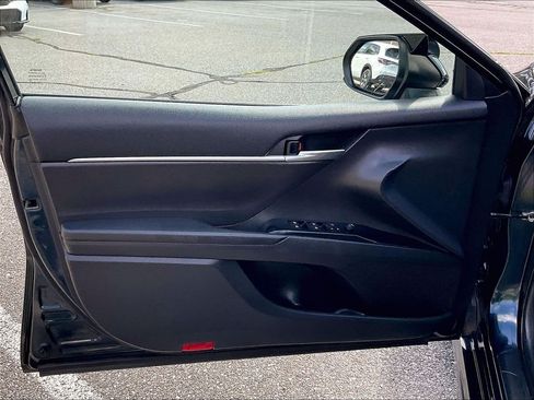 Used 2020 Toyota Camry SE FWD image 9