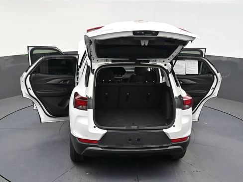 Used 2025 Chevrolet TrailBlazer LS FWD image 32