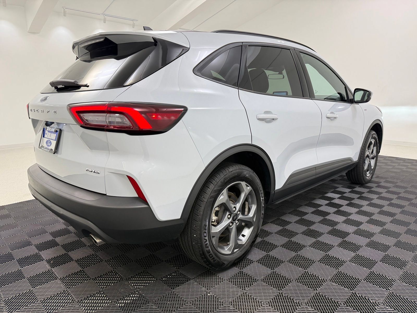 Used 2025 Ford Escape ST-Line Select AWD/4WD image 8