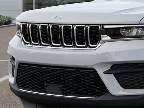 New 2025 Jeep Grand Cherokee Laredo w/ Luxury Tech Group I image 11