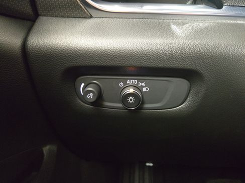 Used 2023 Chevrolet Traverse Premier AWD/4WD image 31