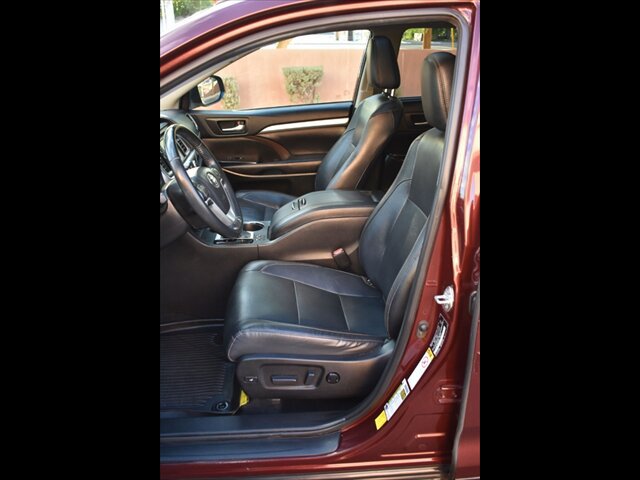 Used 2019 Toyota Highlander XLE FWD image 15