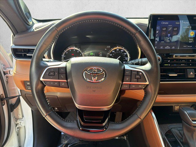 Used 2022 Toyota Highlander Platinum AWD/4WD image 14