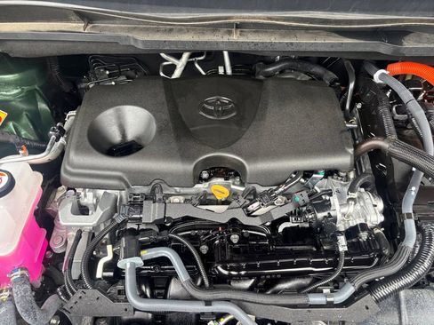 Used 2025 Toyota Sienna XLE Woodland Edition AWD/4WD image 17