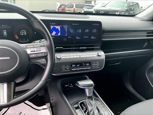 Used 2025 Hyundai Kona SEL image 18