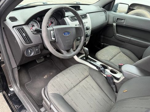 Used 2010 Ford Focus SE image 2