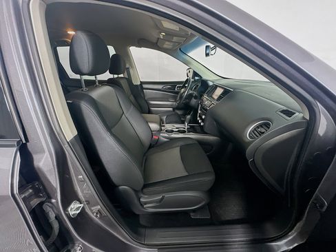 Used 2019 Nissan Pathfinder SV image 31